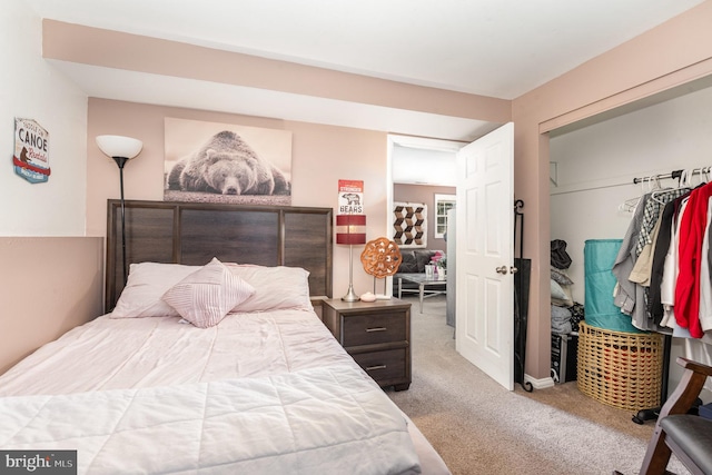 bedroom with carpet flooring and a closet