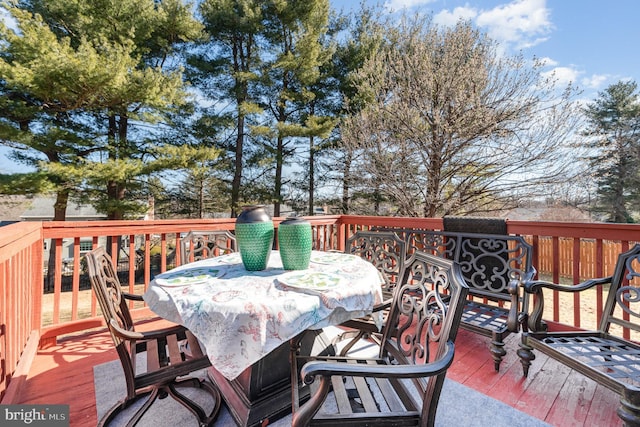 deck with outdoor dining space