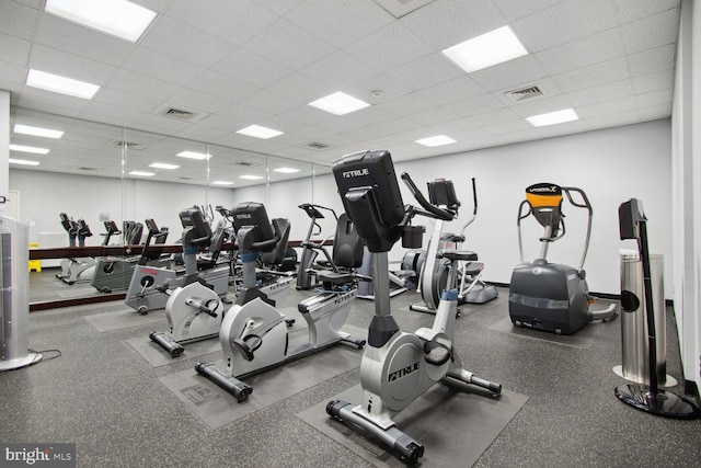 exercise room with visible vents and a drop ceiling