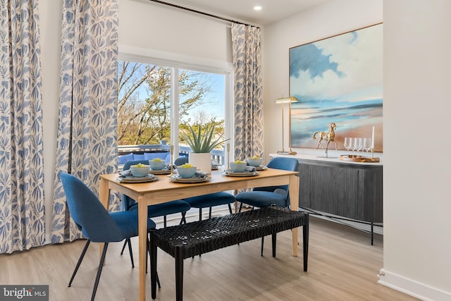 dining area featuring recessed lighting, baseboards, and light wood finished floors