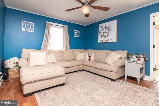 living room with ceiling fan, wood finished floors, and crown molding