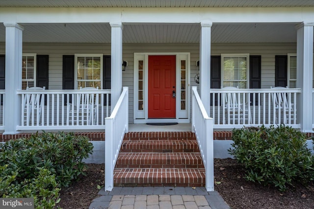 entrance to property featuring a porch