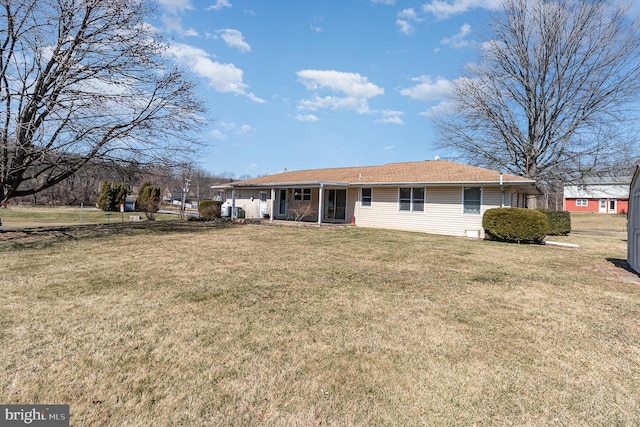 view of front of home featuring a front lawn