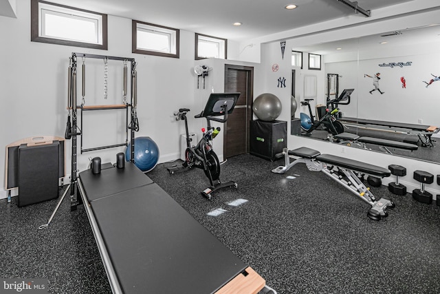 exercise room with visible vents and baseboards