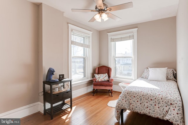 bedroom featuring light wood-style floors, baseboards, and ceiling fan