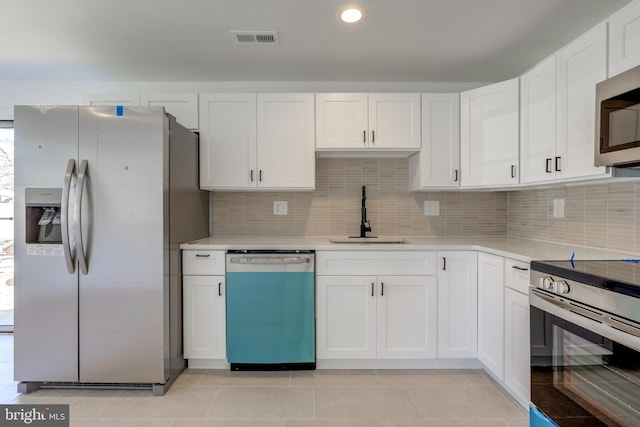 kitchen with visible vents, appliances with stainless steel finishes, light countertops, and a sink