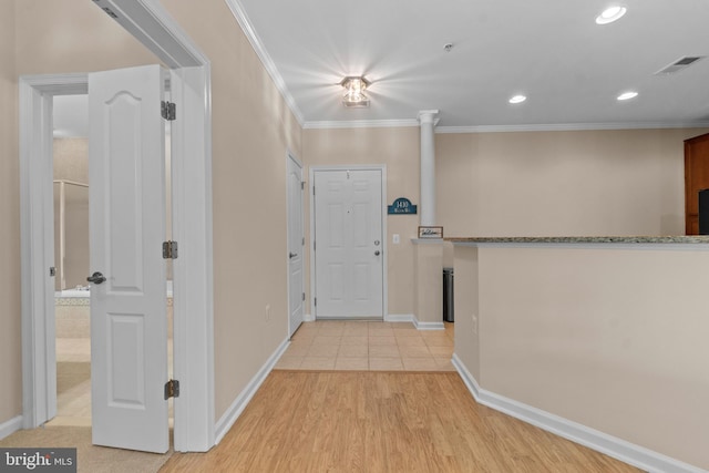 foyer featuring baseboards, visible vents, recessed lighting, ornamental molding, and light wood-type flooring