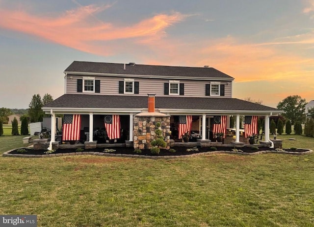 view of front facade featuring a front lawn