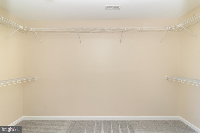 walk in closet featuring carpet flooring and visible vents