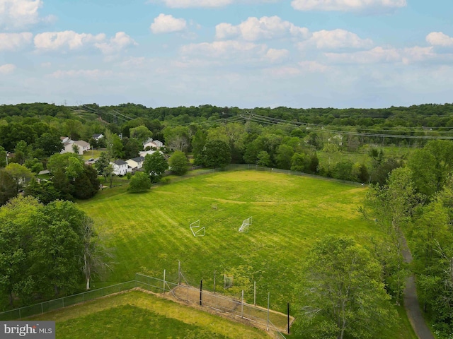 birds eye view of property featuring a forest view