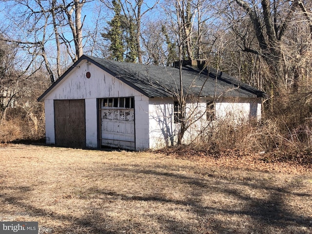 view of detached garage