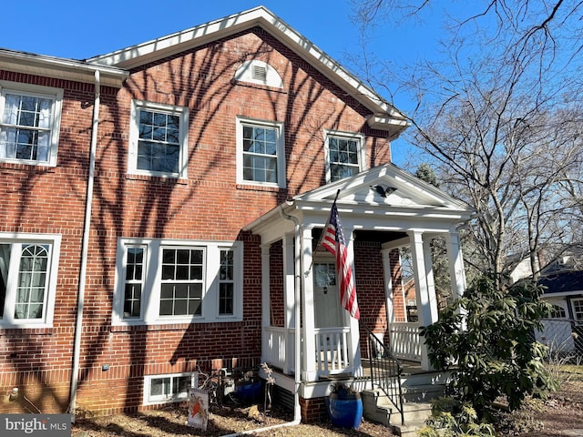 view of front facade featuring brick siding