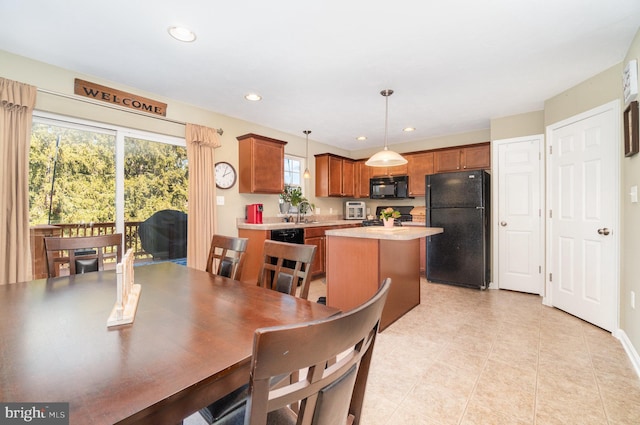 dining room with recessed lighting