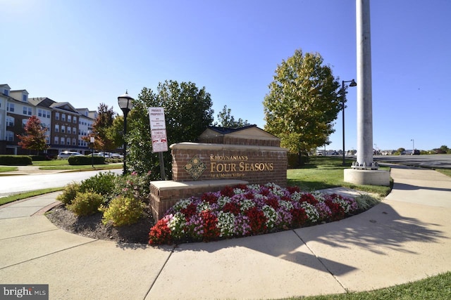 view of community / neighborhood sign