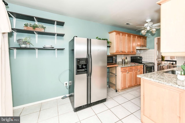 kitchen featuring visible vents, a sink, under cabinet range hood, tasteful backsplash, and stainless steel appliances