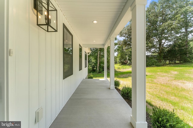 view of patio / terrace with covered porch