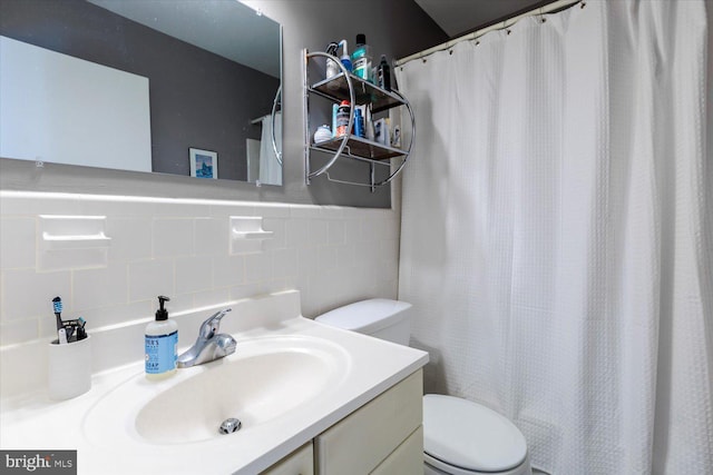 full bath with tile walls, toilet, vanity, and a shower with curtain