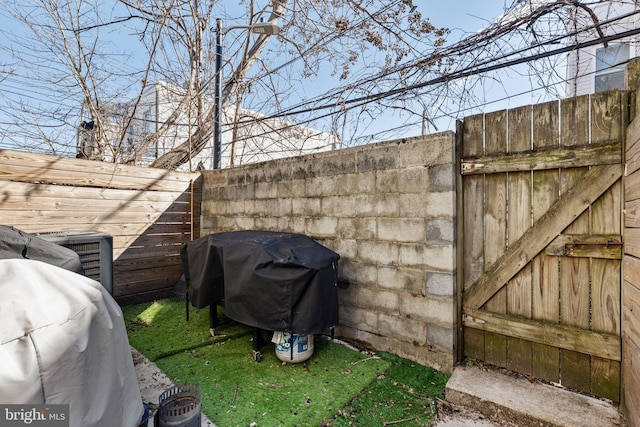 view of yard featuring central air condition unit and fence