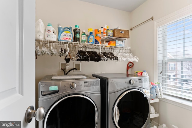 528 Shaw St, Mechanicsburg, PA 17050 - washroom with washer and clothes dryer and plenty of natural light