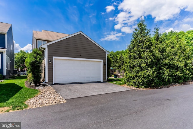 528 Shaw St, Mechanicsburg, PA 17050 - view of garage