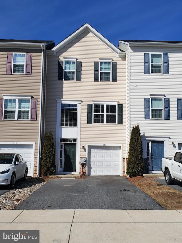 townhome / multi-family property featuring an attached garage and driveway