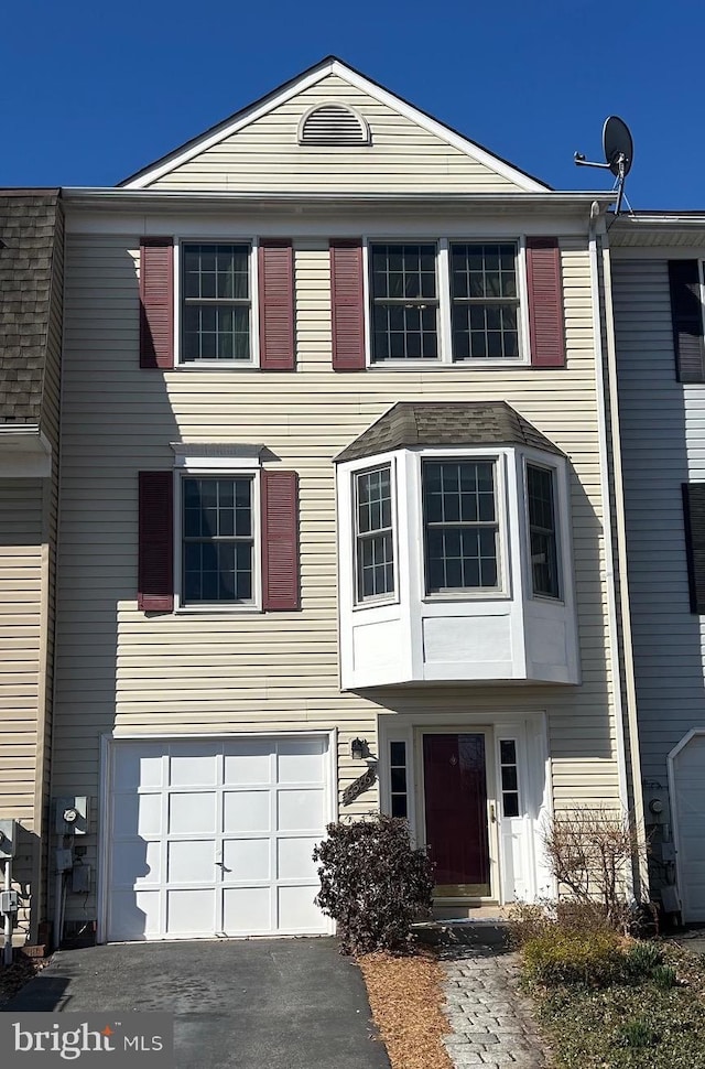 townhome / multi-family property featuring a garage