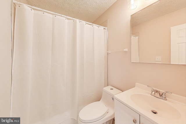 full bathroom with a shower with shower curtain, a textured ceiling, vanity, and toilet