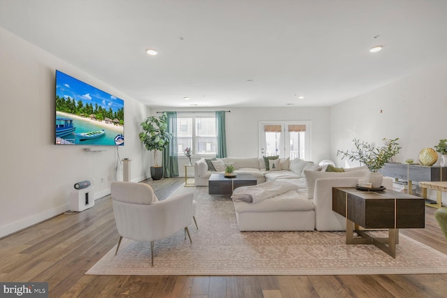 living room featuring recessed lighting, baseboards, and wood finished floors