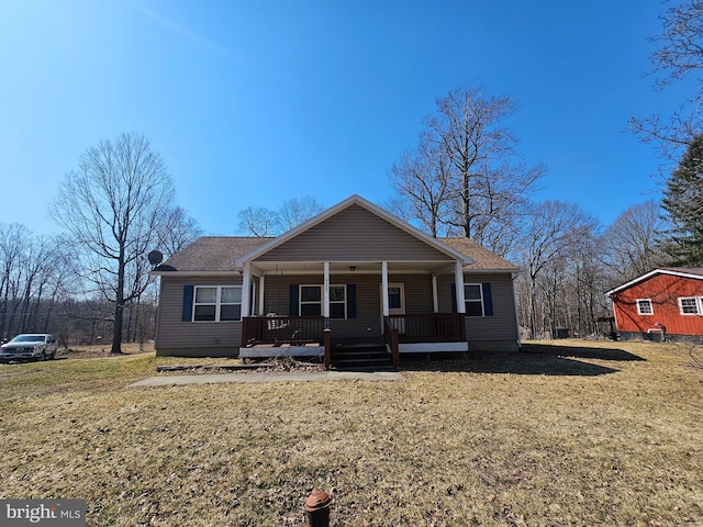 view of front of home featuring a front yard and covered porch