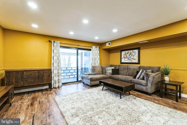 living area featuring visible vents, recessed lighting, and wood finished floors