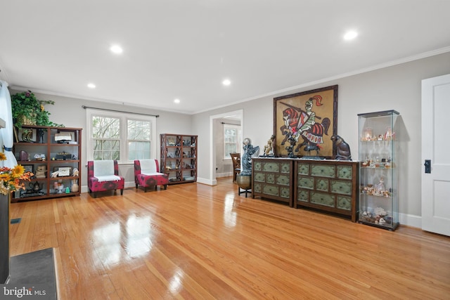 living area featuring recessed lighting, baseboards, wood finished floors, and ornamental molding