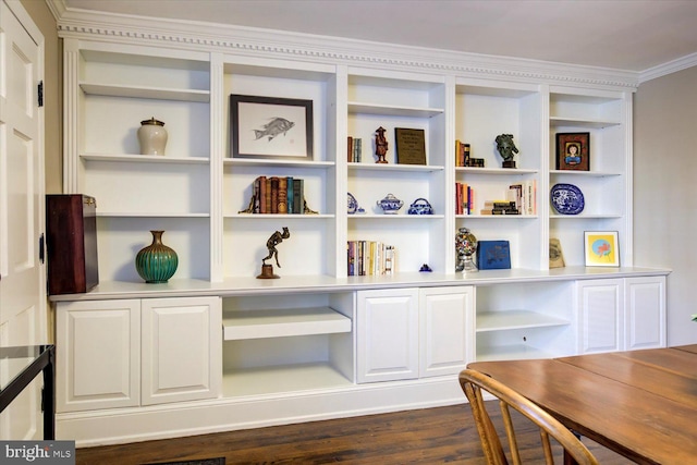 room details with wood finished floors and crown molding