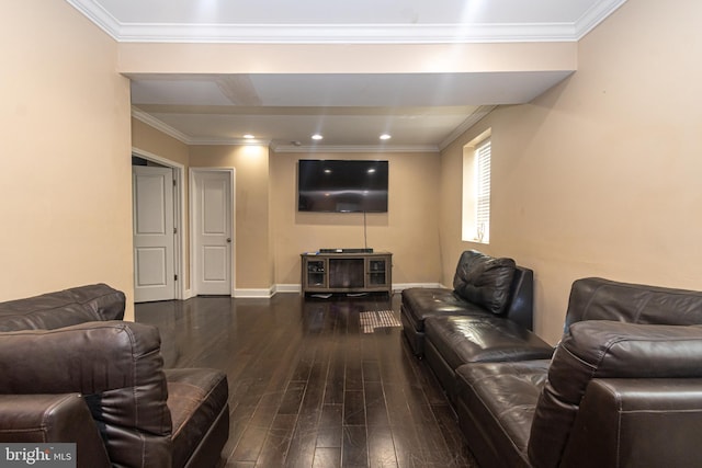 living room featuring recessed lighting, wood finished floors, baseboards, and ornamental molding