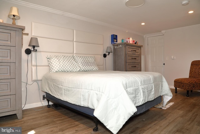 bedroom with recessed lighting, baseboards, wood finished floors, and ornamental molding