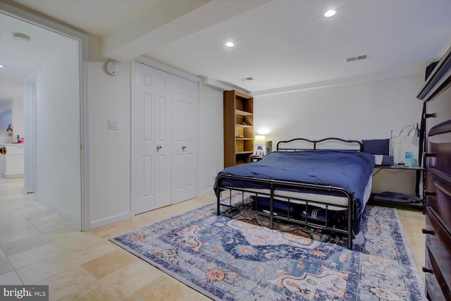 bedroom featuring recessed lighting, a closet, and visible vents