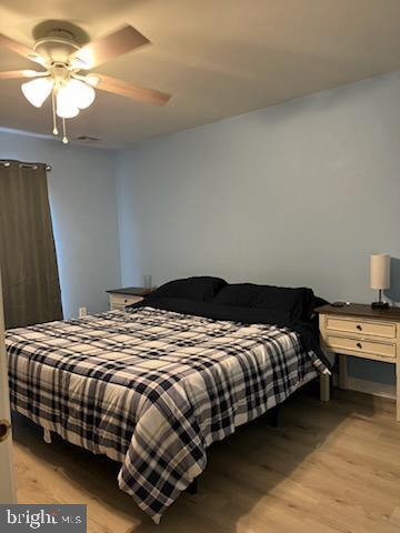 bedroom with light wood finished floors and ceiling fan