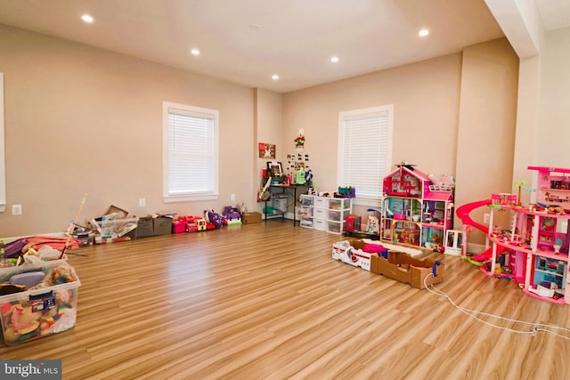 rec room featuring recessed lighting and wood finished floors