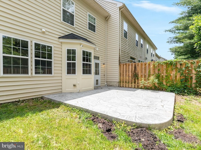 325 Quinton Oaks Cir, Stephens City, VA 22655 - back of house with a patio area