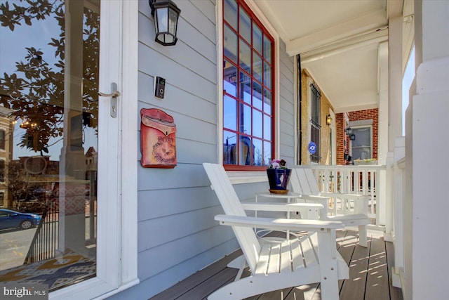 property entrance featuring covered porch