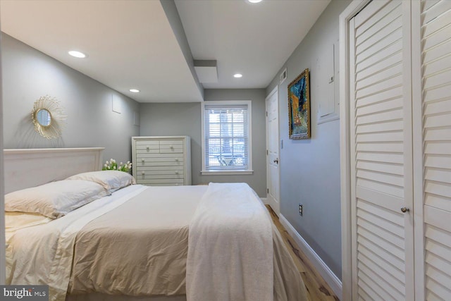 bedroom featuring visible vents, recessed lighting, wood finished floors, and baseboards