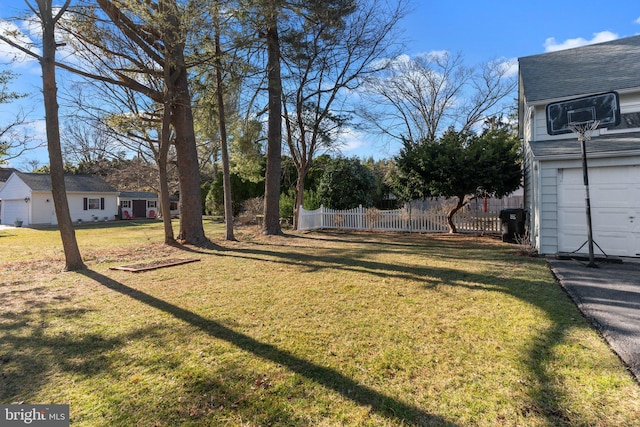 view of yard featuring fence