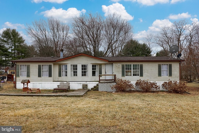 view of front facade with a front lawn