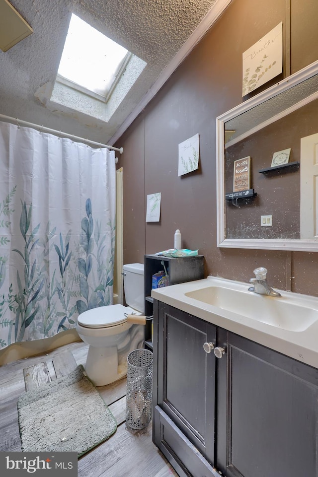 bathroom with a shower with curtain, toilet, ornamental molding, and vanity