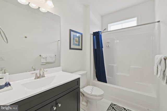 bathroom with toilet, vanity, and shower / bath combo