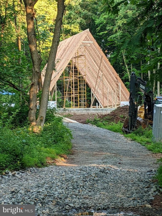 view of home's community featuring gravel driveway