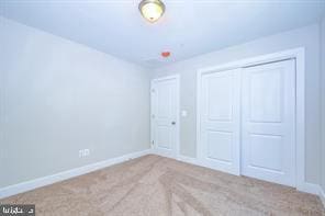 unfurnished bedroom featuring baseboards and a closet