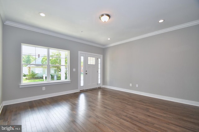 foyer with recessed lighting, baseboards, dark wood-style floors, and crown molding