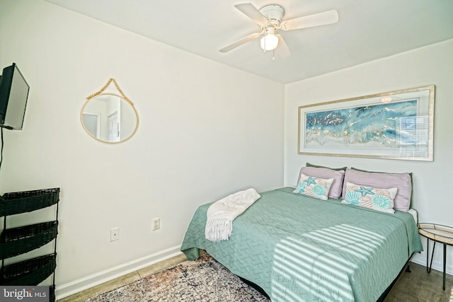 bedroom featuring baseboards and a ceiling fan