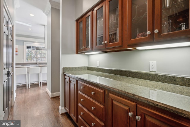 bar with recessed lighting, baseboards, ornamental molding, and dark wood finished floors