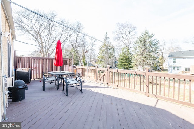 deck featuring outdoor dining space